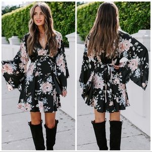 OFFERS💗NWT AAKAA Viki Floral Wrap Dress